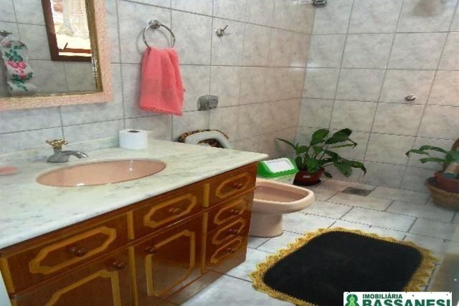 Casa com 250m², 3 dormitórios, 4 vagas, no bairro Vila Verde em Caxias do Sul para Comprar