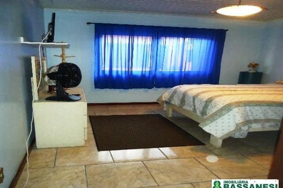 Casa com 250m², 3 dormitórios, 4 vagas, no bairro Vila Verde em Caxias do Sul para Comprar