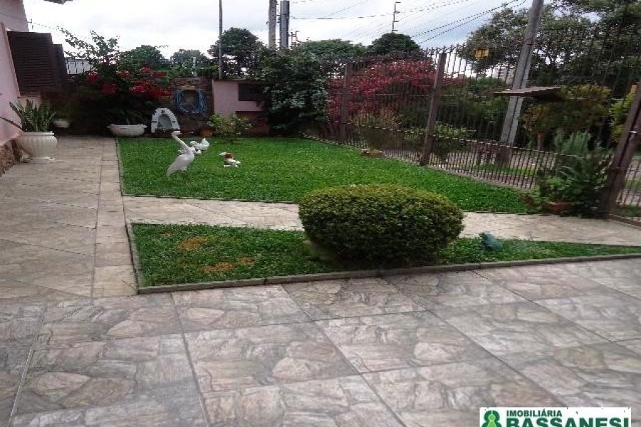 Casa com 250m², 3 dormitórios, 4 vagas, no bairro Vila Verde em Caxias do Sul para Comprar