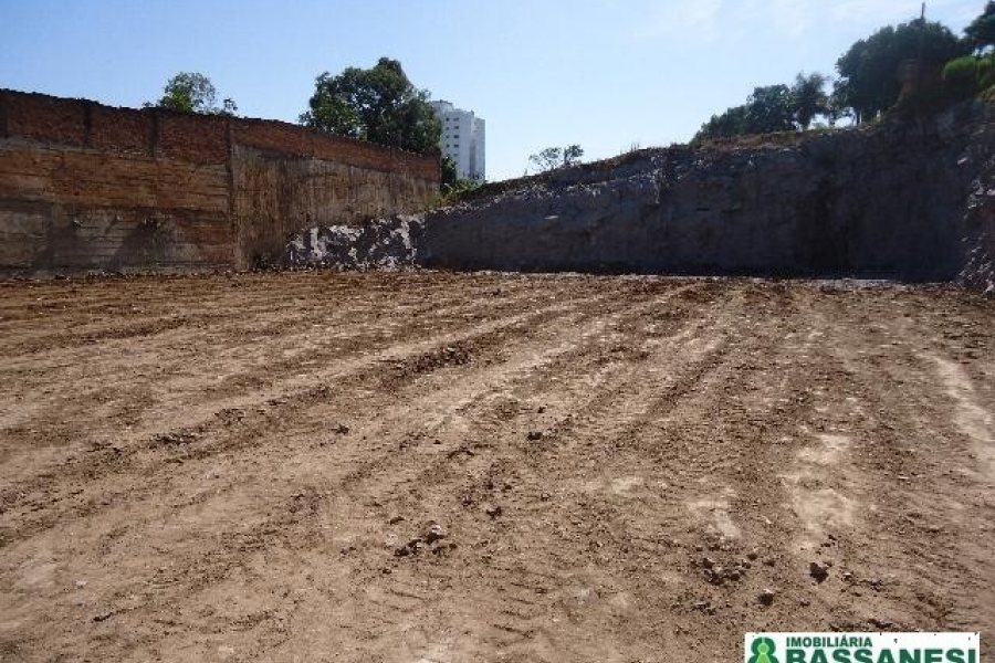 Terreno com 1750m², no bairro São Pelegrino em Caxias do Sul para Alugar