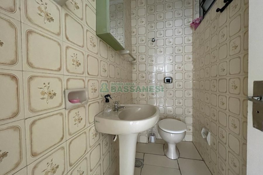 Sala com 44m², no bairro Centro em Caxias do Sul para Alugar ou Comprar