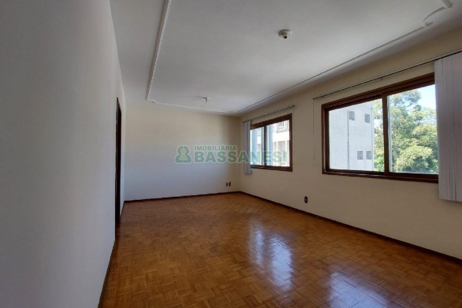 Apartamento com 105m², 3 dormitórios, 2 vagas, no bairro Centro em Caxias do Sul para Alugar