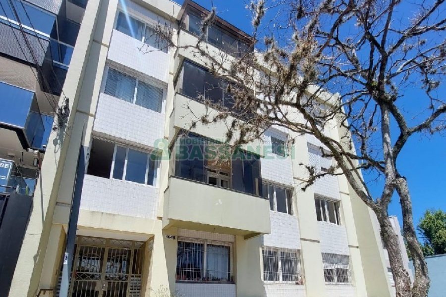Apartamento com 105m², 3 dormitórios, 2 vagas, no bairro Centro em Caxias do Sul para Alugar