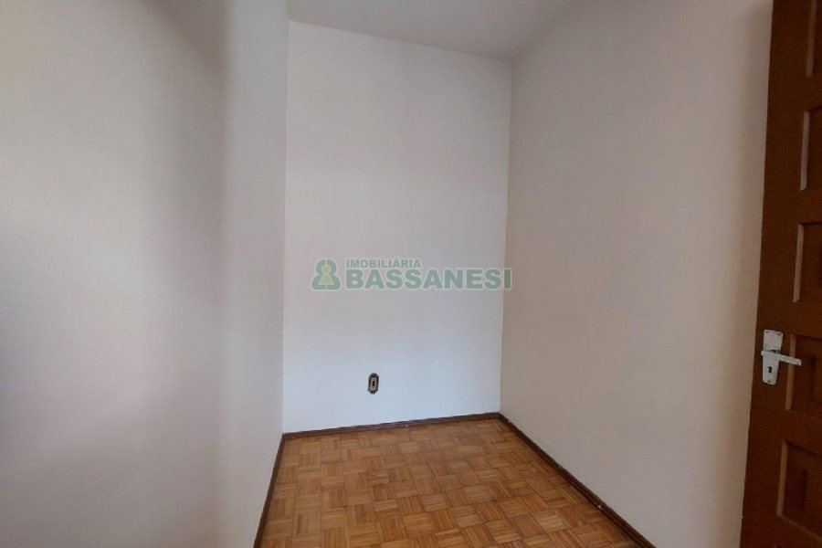 Apartamento com 105m², 3 dormitórios, 2 vagas, no bairro Centro em Caxias do Sul para Alugar