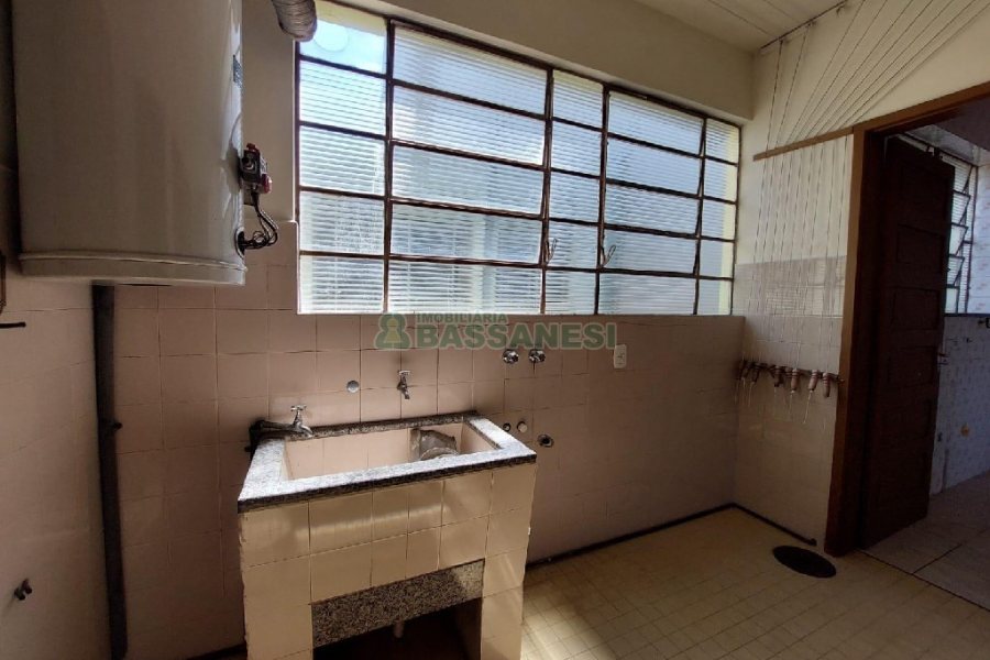 Apartamento com 105m², 3 dormitórios, 2 vagas, no bairro Centro em Caxias do Sul para Alugar