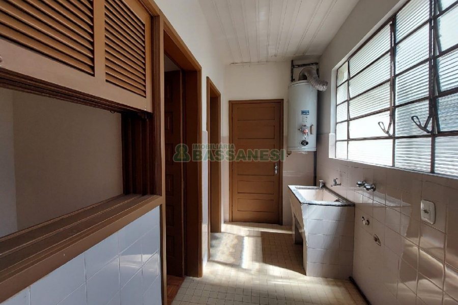 Apartamento com 105m², 3 dormitórios, 2 vagas, no bairro Centro em Caxias do Sul para Alugar