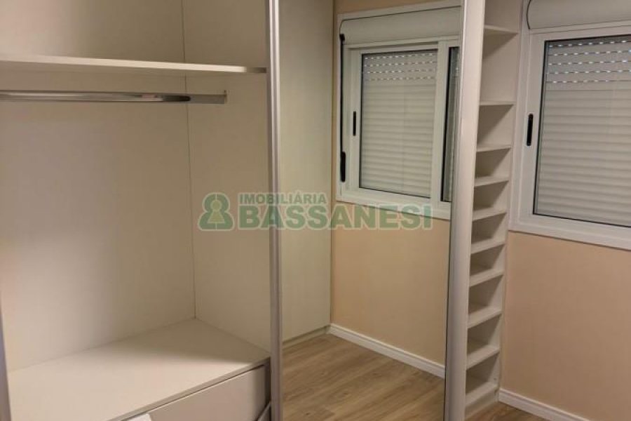 Apartamento com 82m², 3 dormitórios, 1 vaga, no bairro Colina Sorriso em Caxias do Sul para Comprar