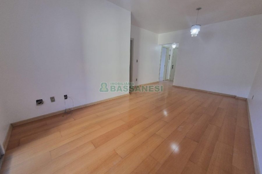 Apartamento com 95m², 3 dormitórios, 1 vaga, no bairro Lourdes em Caxias do Sul para Alugar