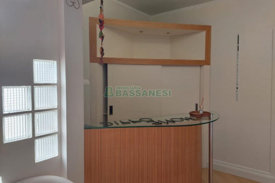 Sala Mobiliada com 67m², 1 vaga, no bairro Lourdes em Caxias do Sul para Alugar ou Comprar