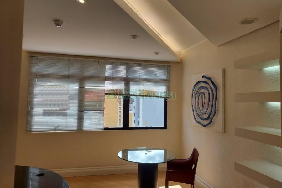 Sala Mobiliada com 67m², 1 vaga, no bairro Lourdes em Caxias do Sul para Alugar ou Comprar