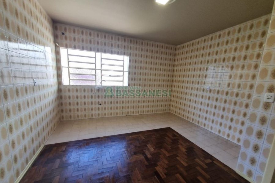 Casa com 80m², 3 dormitórios, 1 vaga, no bairro Rio Branco em Caxias do Sul para Alugar
