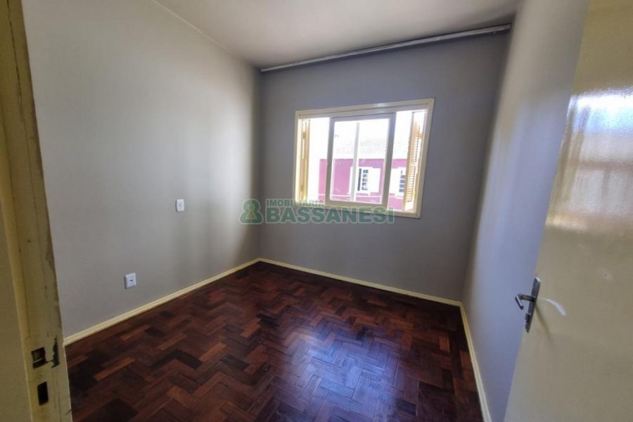 Casa com 80m², 3 dormitórios, 1 vaga, no bairro Rio Branco em Caxias do Sul para Alugar