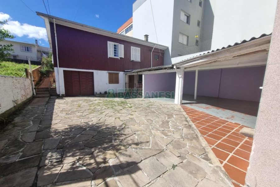 Casa com 80m², 3 dormitórios, 1 vaga, no bairro Rio Branco em Caxias do Sul para Alugar
