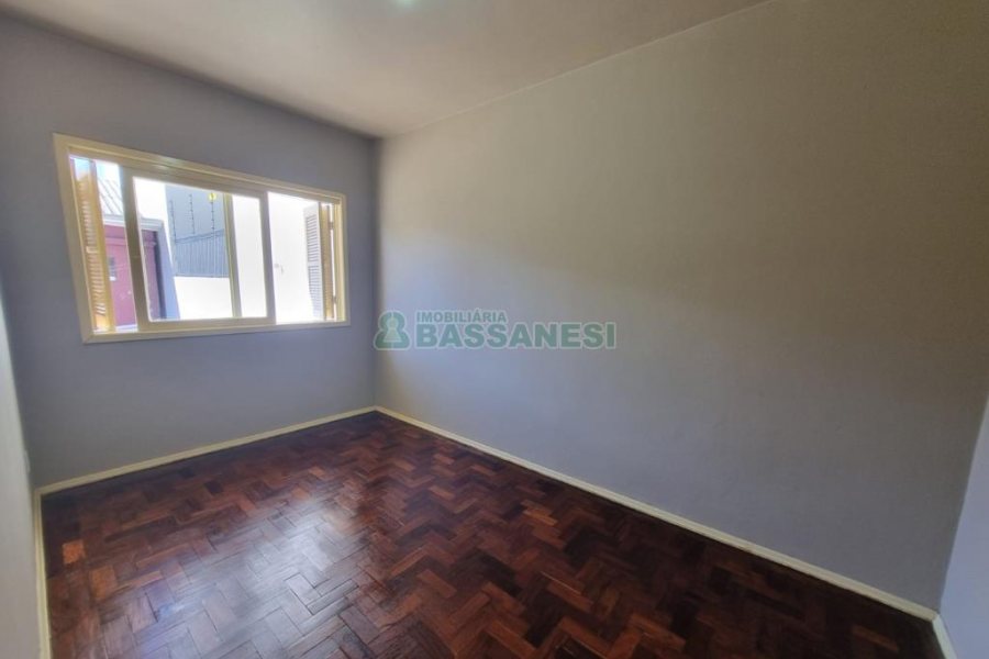 Casa com 80m², 3 dormitórios, 1 vaga, no bairro Rio Branco em Caxias do Sul para Alugar