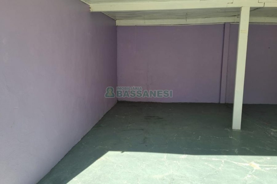 Casa com 80m², 3 dormitórios, 1 vaga, no bairro Rio Branco em Caxias do Sul para Alugar