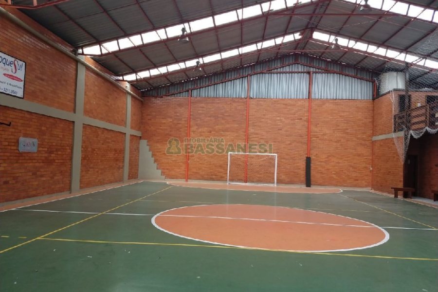 Pavilhão com 706m², no bairro Sanvitto em Caxias do Sul para Alugar ou Comprar