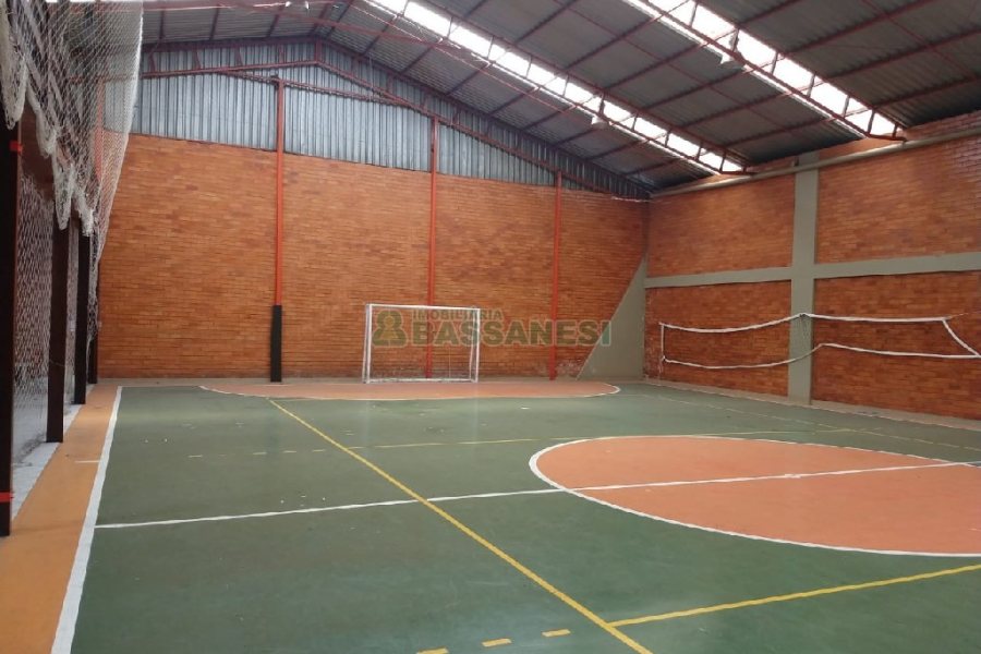 Pavilhão com 706m², no bairro Sanvitto em Caxias do Sul para Alugar ou Comprar