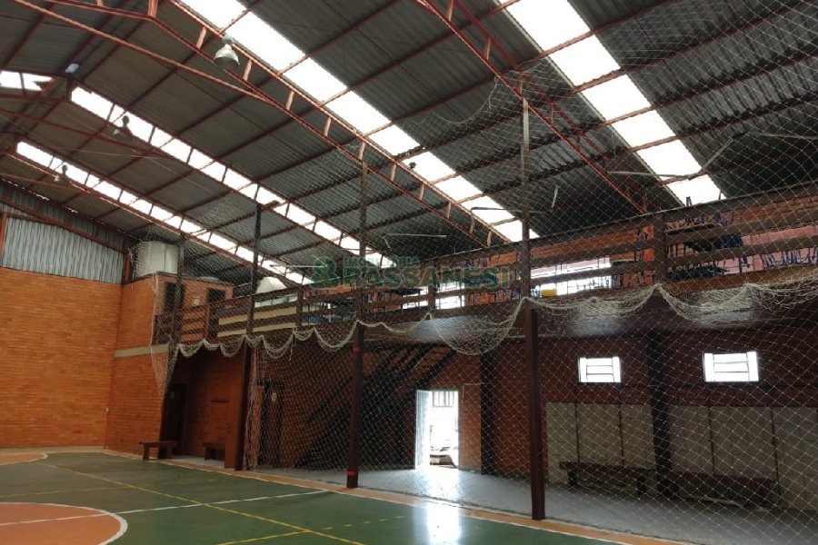 Pavilhão com 706m², no bairro Sanvitto em Caxias do Sul para Alugar ou Comprar