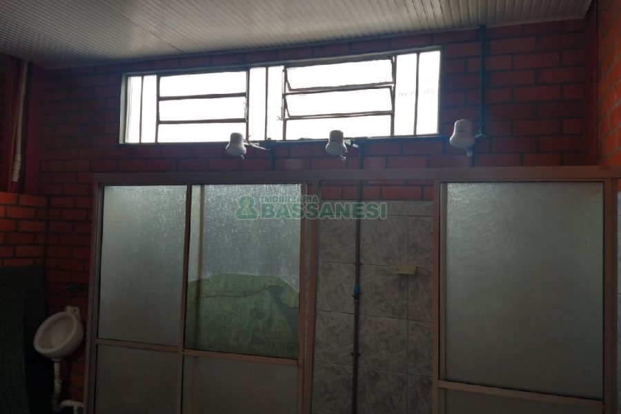 Pavilhão com 706m², no bairro Sanvitto em Caxias do Sul para Alugar ou Comprar