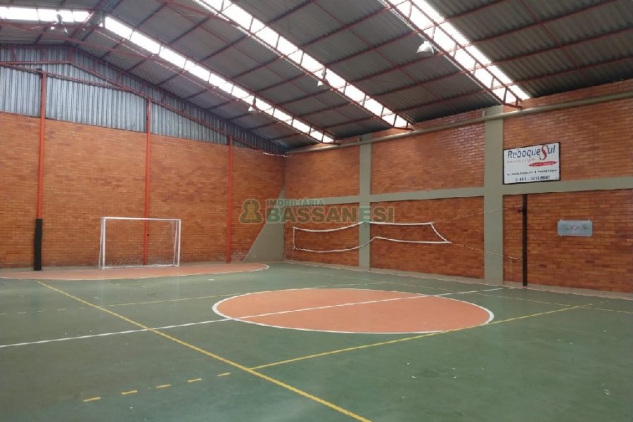 Pavilhão com 706m², no bairro Sanvitto em Caxias do Sul para Alugar ou Comprar