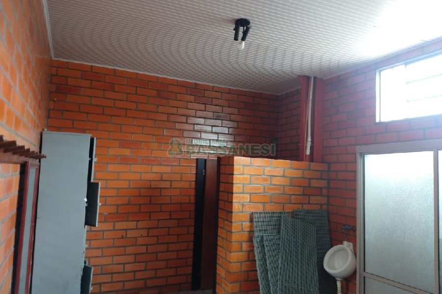 Pavilhão com 706m², no bairro Sanvitto em Caxias do Sul para Alugar ou Comprar