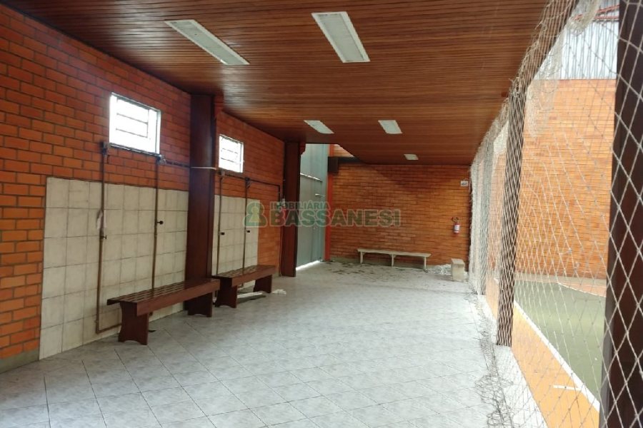 Pavilhão com 706m², no bairro Sanvitto em Caxias do Sul para Alugar ou Comprar