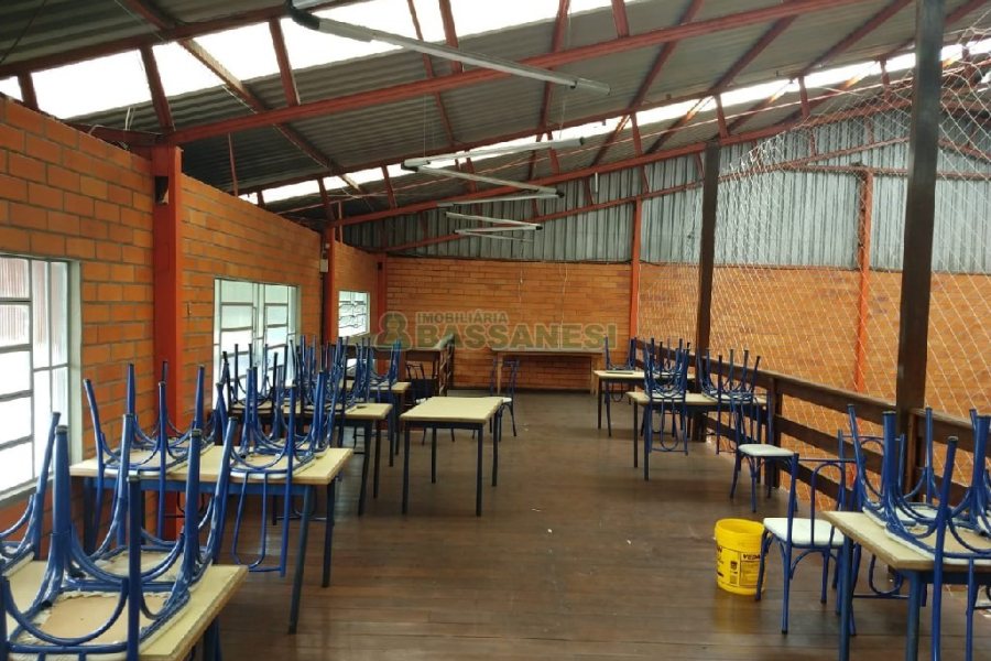 Pavilhão com 706m², no bairro Sanvitto em Caxias do Sul para Alugar ou Comprar