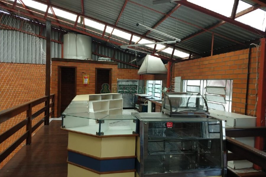 Pavilhão com 706m², no bairro Sanvitto em Caxias do Sul para Alugar ou Comprar