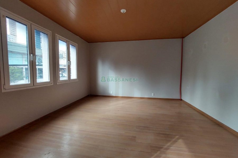 Sala com 66m², no bairro Centro em Caxias do Sul para Alugar