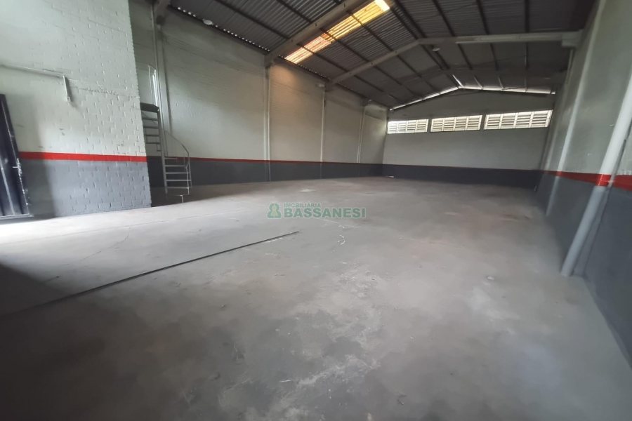 Pavilhão com 390m², no bairro Esplanada em Caxias do Sul para Alugar