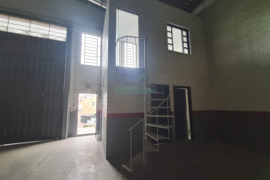 Pavilhão com 390m², no bairro Esplanada em Caxias do Sul para Alugar
