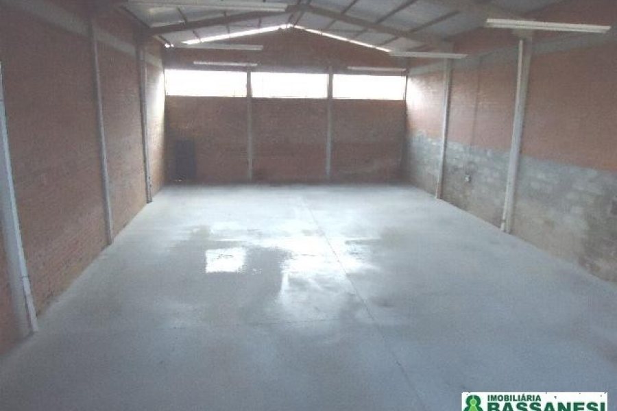 Pavilhão com 390m², no bairro Esplanada em Caxias do Sul para Alugar