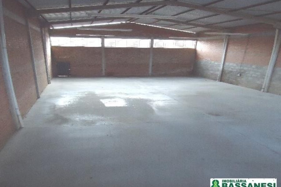 Pavilhão com 390m², no bairro Esplanada em Caxias do Sul para Alugar