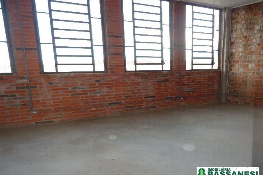 Pavilhão com 390m², no bairro Esplanada em Caxias do Sul para Alugar
