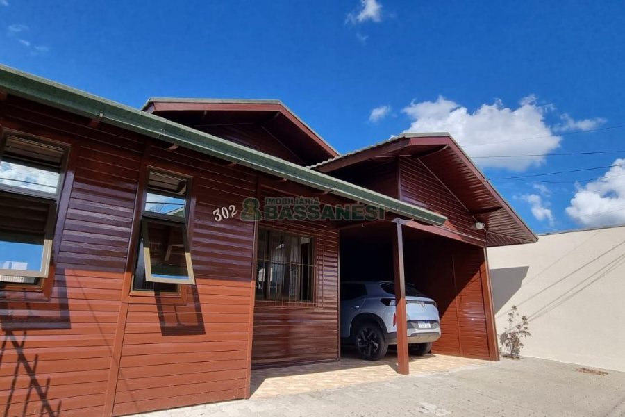 Casa com 193m², 4 dormitórios, 3 vagas, no bairro Desvio Rizzo em Caxias do Sul para Comprar