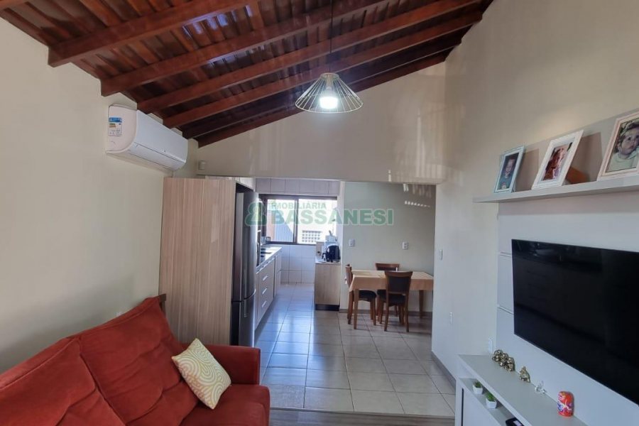 Casa com 193m², 4 dormitórios, 3 vagas, no bairro Desvio Rizzo em Caxias do Sul para Comprar