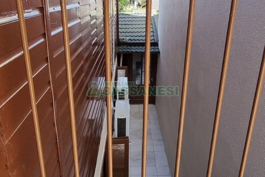 Casa com 193m², 4 dormitórios, 3 vagas, no bairro Desvio Rizzo em Caxias do Sul para Comprar