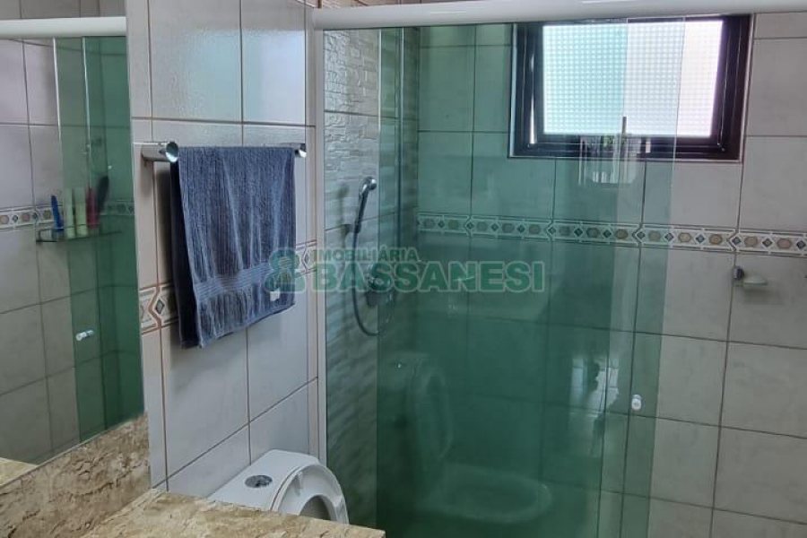 Casa com 193m², 4 dormitórios, 3 vagas, no bairro Desvio Rizzo em Caxias do Sul para Comprar