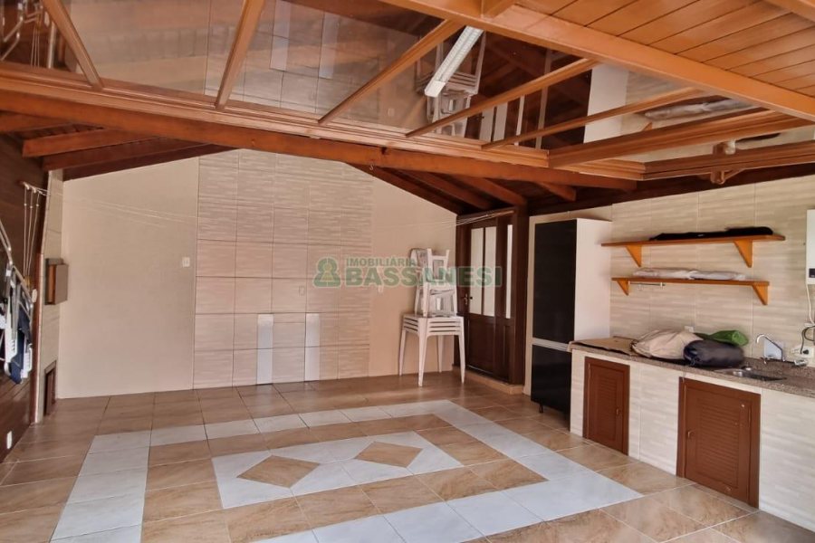 Casa com 193m², 4 dormitórios, 3 vagas, no bairro Desvio Rizzo em Caxias do Sul para Comprar