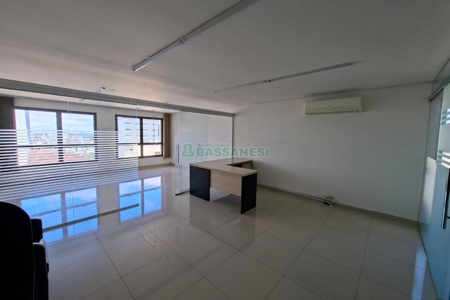 Sala com 78m², 1 vaga, no bairro Centro em Caxias do Sul para Comprar