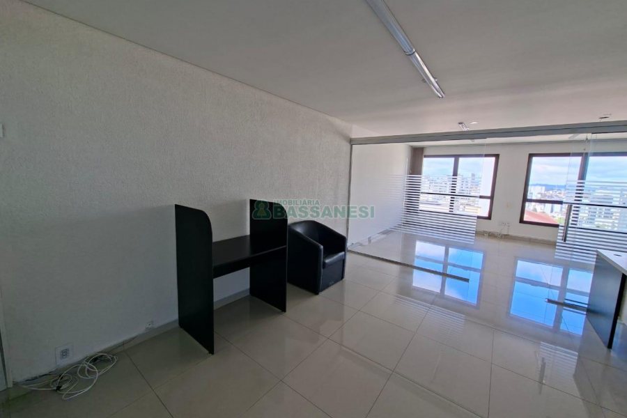 Sala com 78m², 1 vaga, no bairro Centro em Caxias do Sul para Comprar