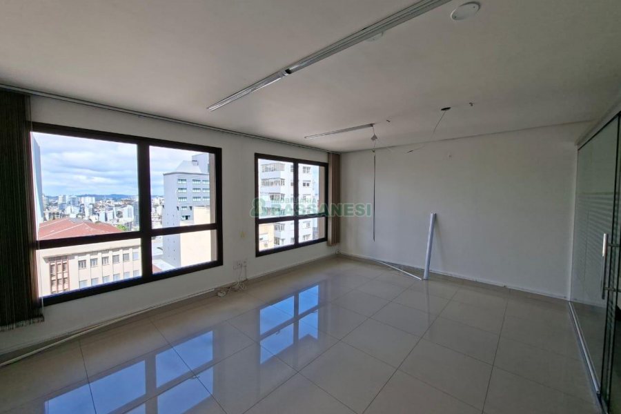 Sala com 78m², 1 vaga, no bairro Centro em Caxias do Sul para Comprar