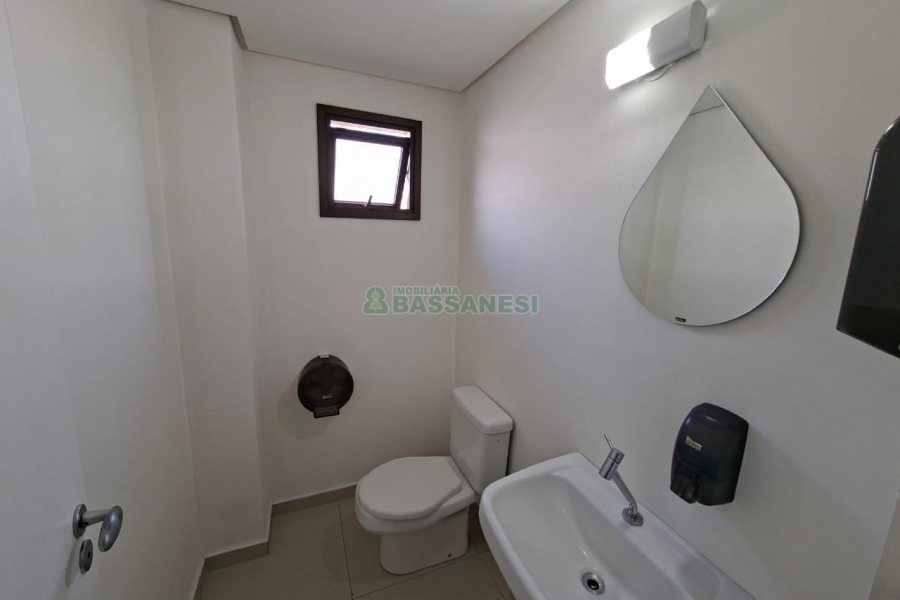 Sala com 78m², 1 vaga, no bairro Centro em Caxias do Sul para Comprar