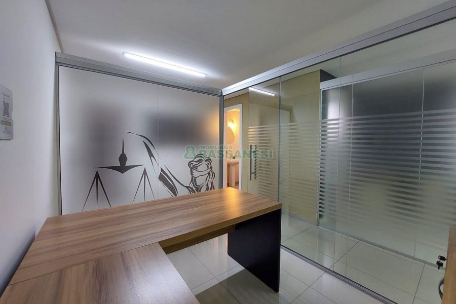 Sala Mobiliada com 78m², 1 vaga, no bairro Centro em Caxias do Sul para Alugar