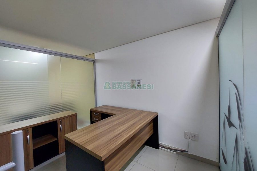 Sala Mobiliada com 78m², 1 vaga, no bairro Centro em Caxias do Sul para Alugar
