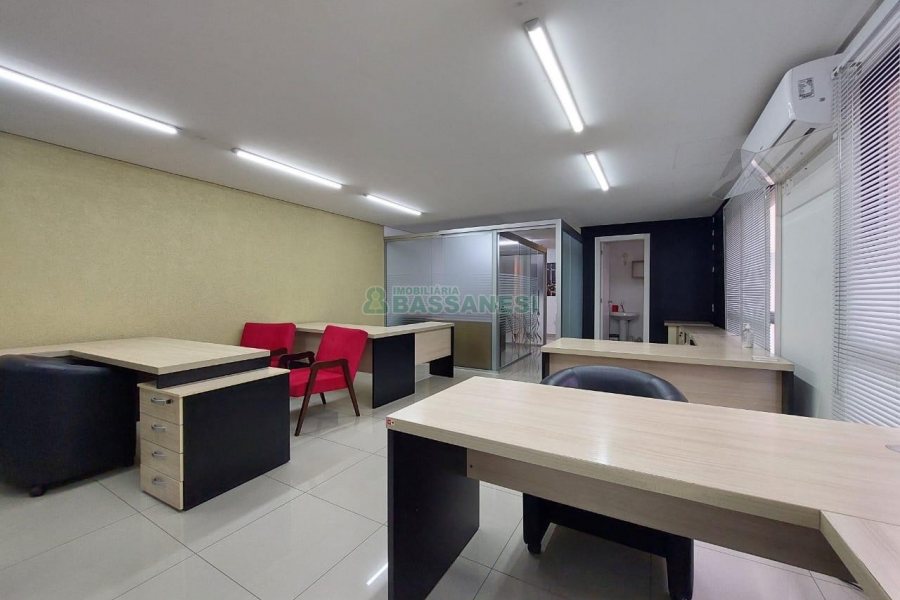 Sala Mobiliada com 78m², 1 vaga, no bairro Centro em Caxias do Sul para Alugar