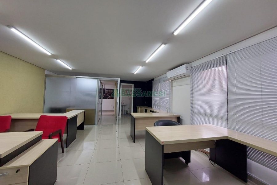 Sala Mobiliada com 78m², 1 vaga, no bairro Centro em Caxias do Sul para Alugar