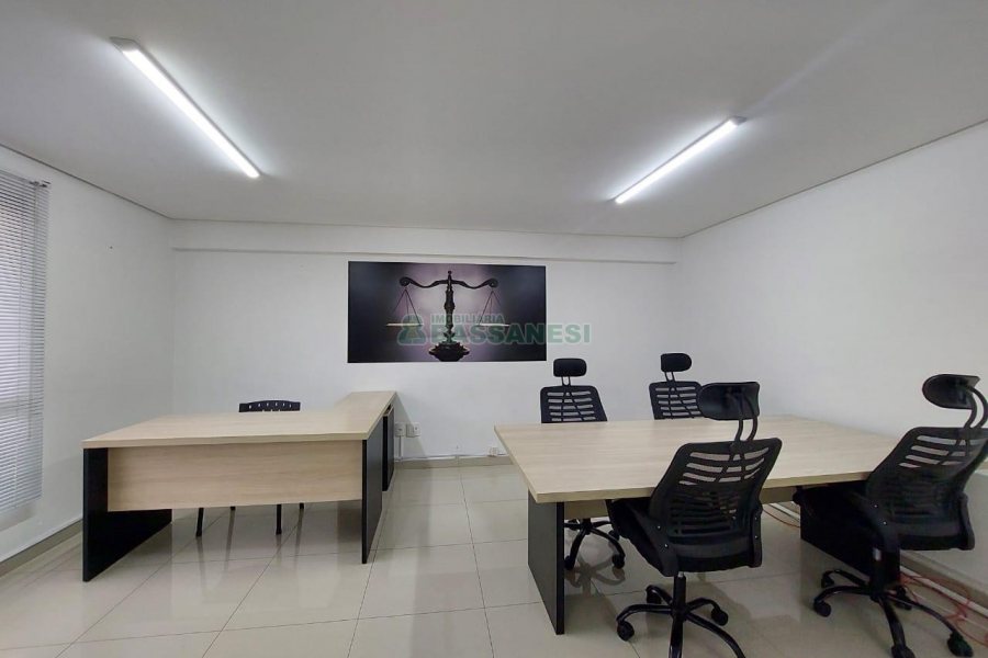 Sala Mobiliada com 78m², 1 vaga, no bairro Centro em Caxias do Sul para Alugar