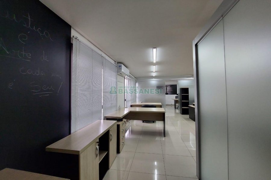 Sala Mobiliada com 78m², 1 vaga, no bairro Centro em Caxias do Sul para Alugar