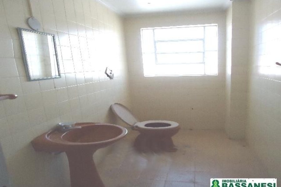 Sala com 40m², no bairro Centro em Caxias do Sul para Comprar